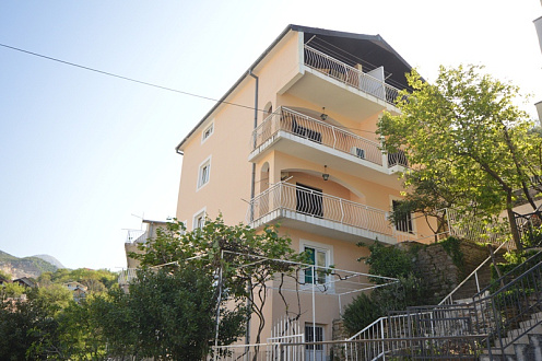 Geräumige 85m2 Wohnung mit 3 Schlafzimmern und Meerblick in Herceg Novi